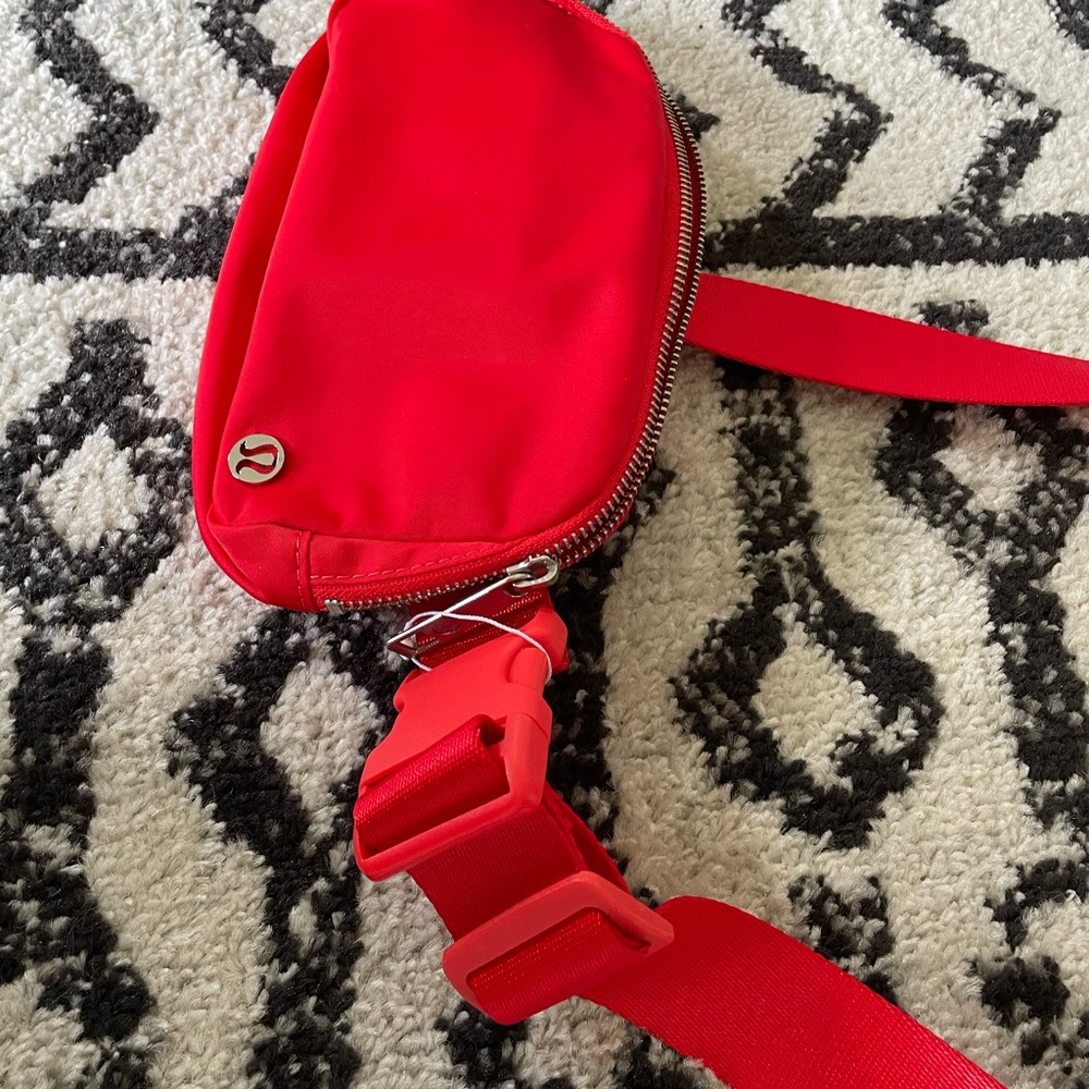 Red Lululemon Everywhere belt bag all color for men women yoga